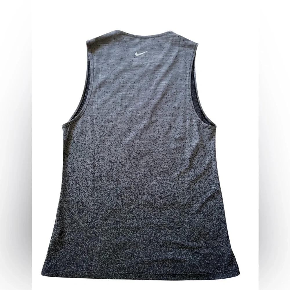 Nike Dri Fit Tank Top Womens Medium Gray Sleeveless Athletic Workout Running Gym